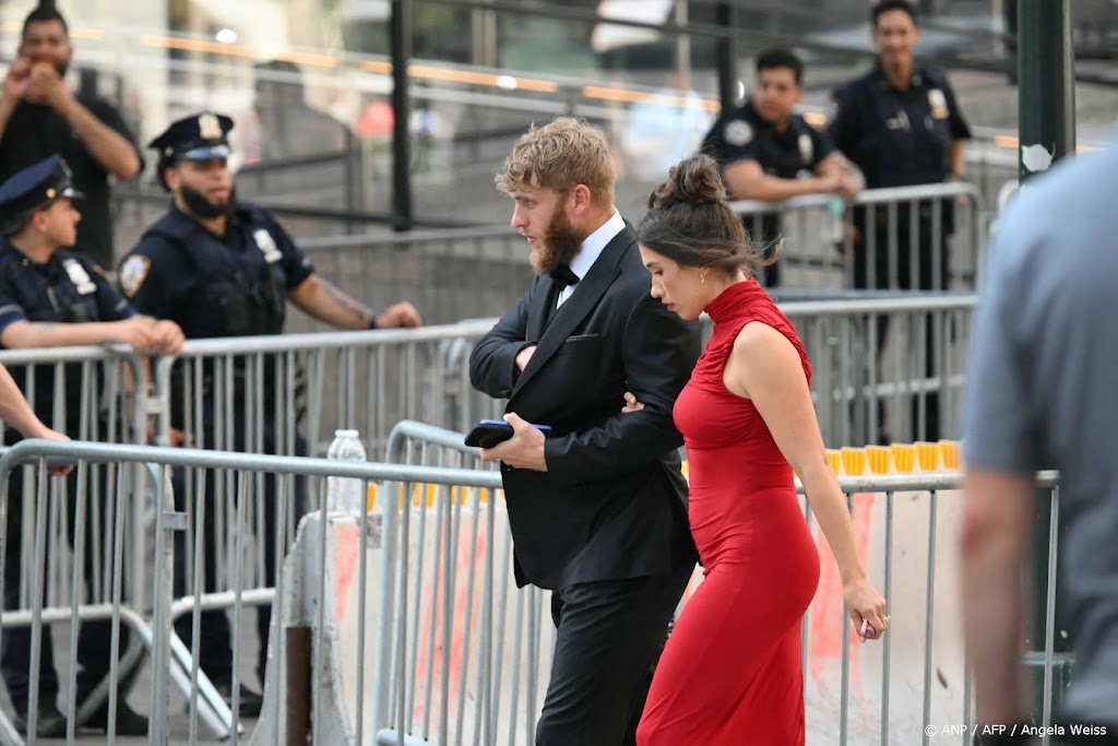 Sterren arriveren voor huwelijk Taylor Swift en Travis Kelce