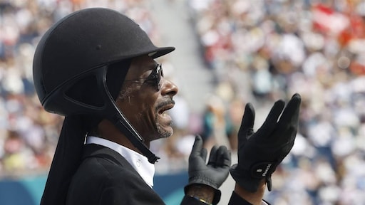 Snoop Dogg duikt op als 'dressuurruiter' bij Olympische Spelen