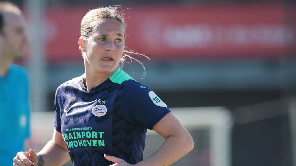 Oud-Oranjespeelster Van Lunteren verlengt voetbalcarrière weer