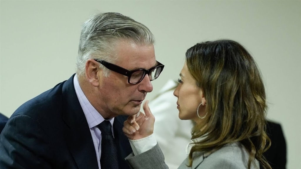 Vrouw van Alec Baldwin: 'Hij wilde dood na schietincident Rust'