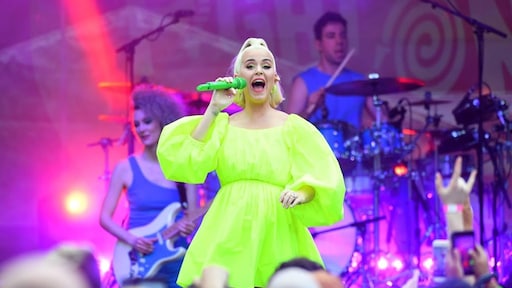 Hoogzwangere Katy Perry wil maar één ding en dat is bier