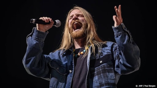 Britse songfestivalinzending in duet met Davina Michelle