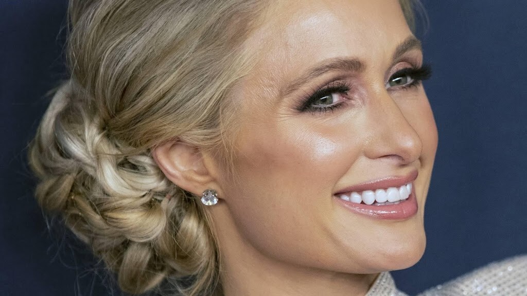 Paris Hilton brengt nieuwe biografie uit