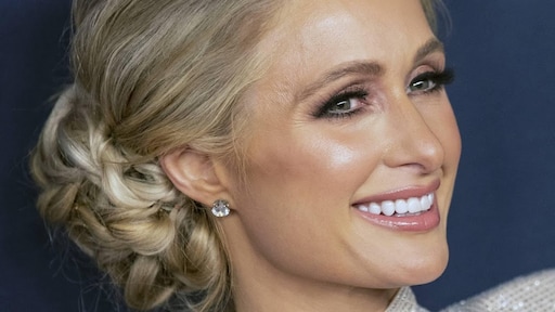 Paris Hilton brengt nieuwe biografie uit