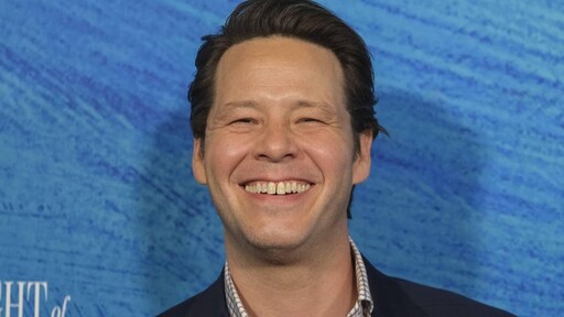 The Studio-ster Ike Barinholtz treedt op bij Boom Chicago