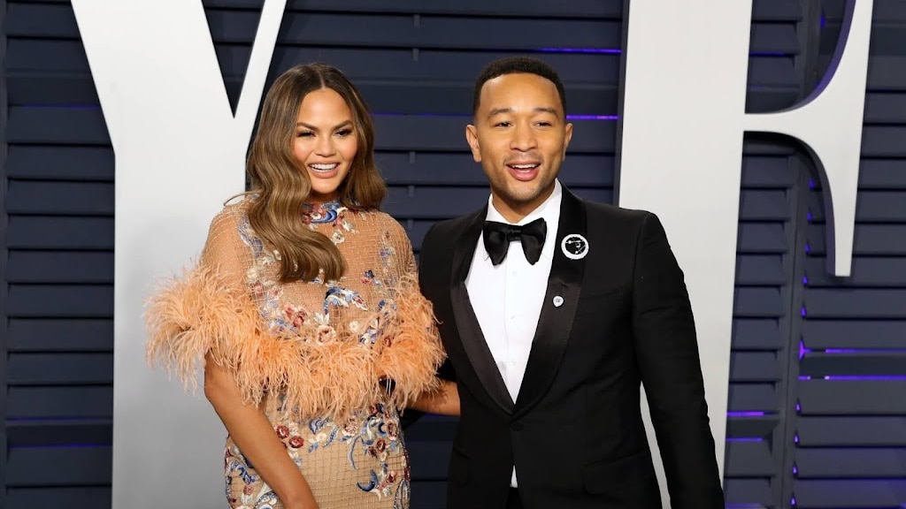 Chrissy Teigen na miskraam weer zwanger: 'Hoopvol en geweldig'