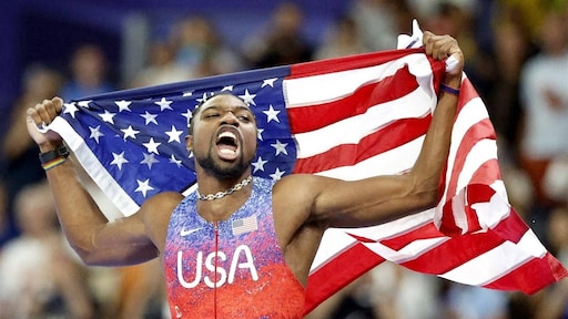 Lyles onttroont Jacobs als Olympisch 100m-kampioen