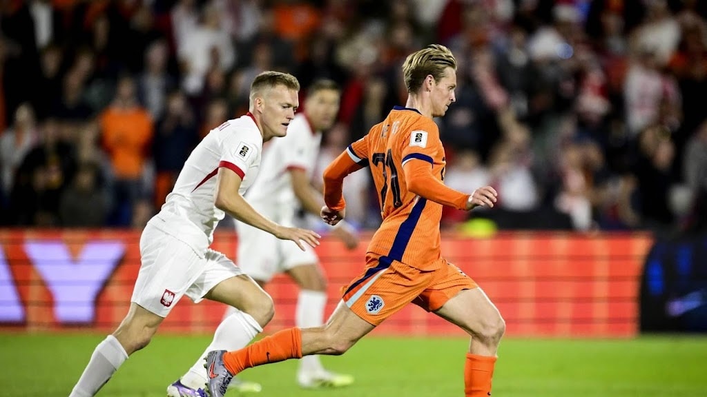 Oranje verspeelt in WK-kwalificatie verrassend punten tegen Polen (1-1)