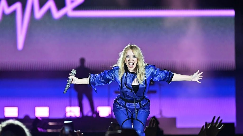 Kylie Minogue mist de jaren negentig: 'Verspilde tijd niet met scrollen door social media'