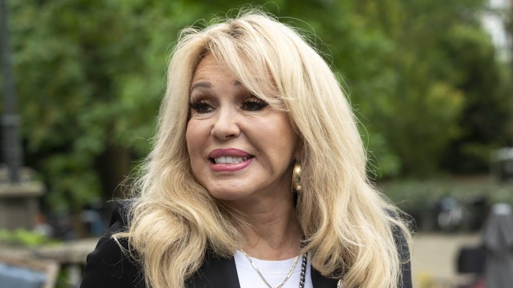 Patricia Paay 'eindelijk' weer de deur uit na val: 'Ik geef niet op'