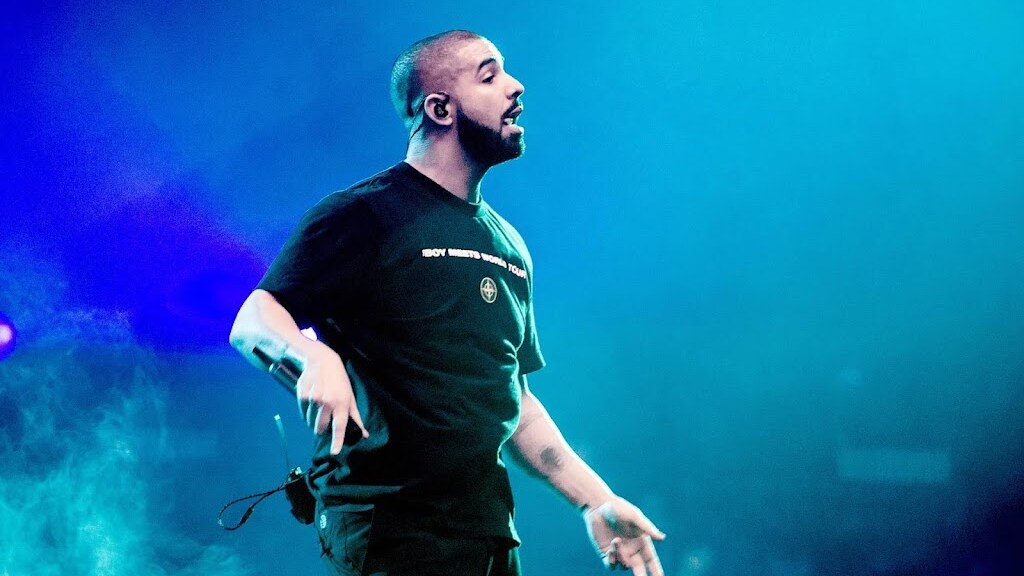 Drake wil straatverbod voor stalker