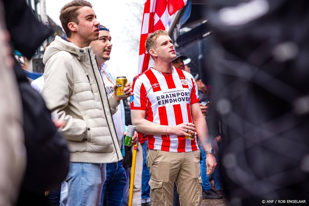 PSV zeker van 27e landstitel na gelijkspel Feyenoord bij Volendam