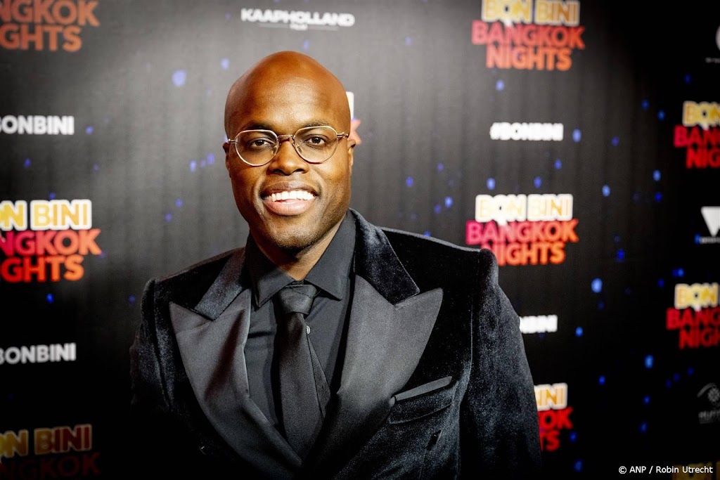 Jandino Asporaat stuurt man die vrouw tijdens zijn show slaat naar huis