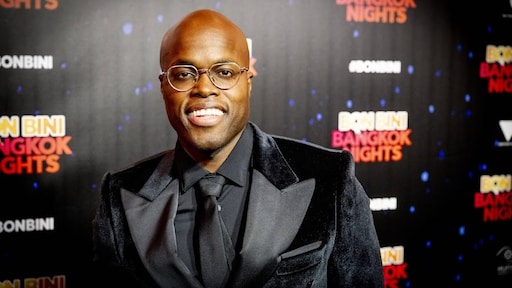 Jandino Asporaat stuurt man die vrouw tijdens zijn show slaat naar huis: 'Gezorgd dat ze veilig was'