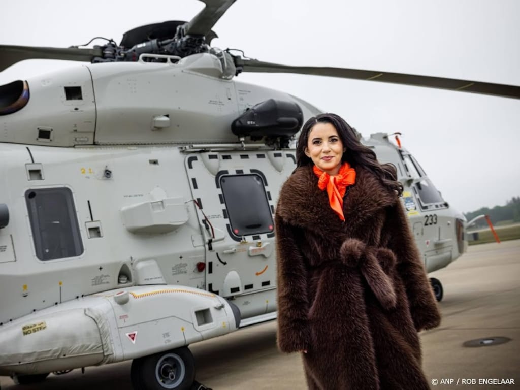 Zangeres Karsu kan vanwege weer niet met helikopter naar Limburg