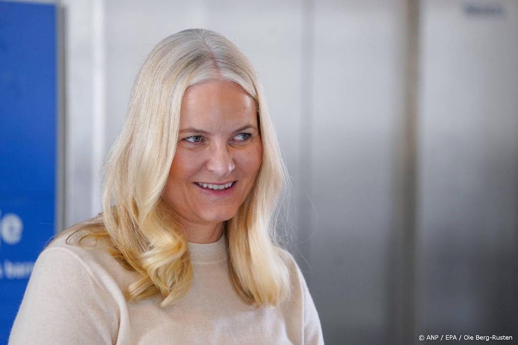 Mette-Marit niet naar buitenland zolang ze op wachtlijst staat