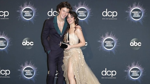 Camila Cabello en Shawn Mendes vieren zoenend jubileum