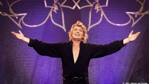 Circustent Hans Klok op Kijkduin bezwijkt haast onder harde wind, letters weggewaaid