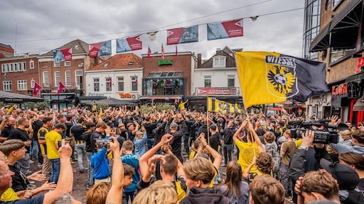 Vitesse keert met uitwedstrijd tegen Jong AZ terug in profvoetbal