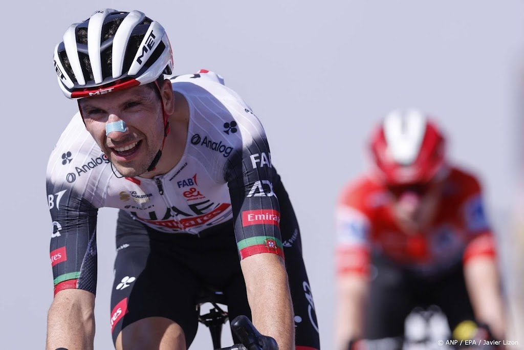 João Almeida premagal Jonasa Vingegaarda na Angliru v Vuelti