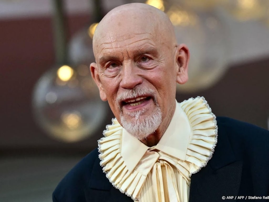 John Malkovich keert terug naar Israël voor theatervoorstelling