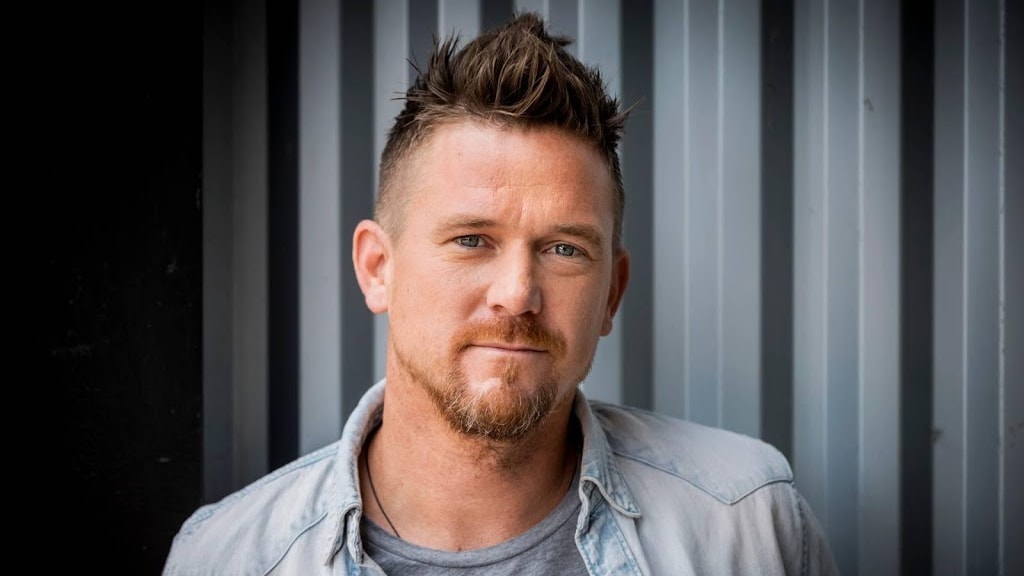 Johnny de Mol vindt reisprogramma's even niet meer van deze tijd