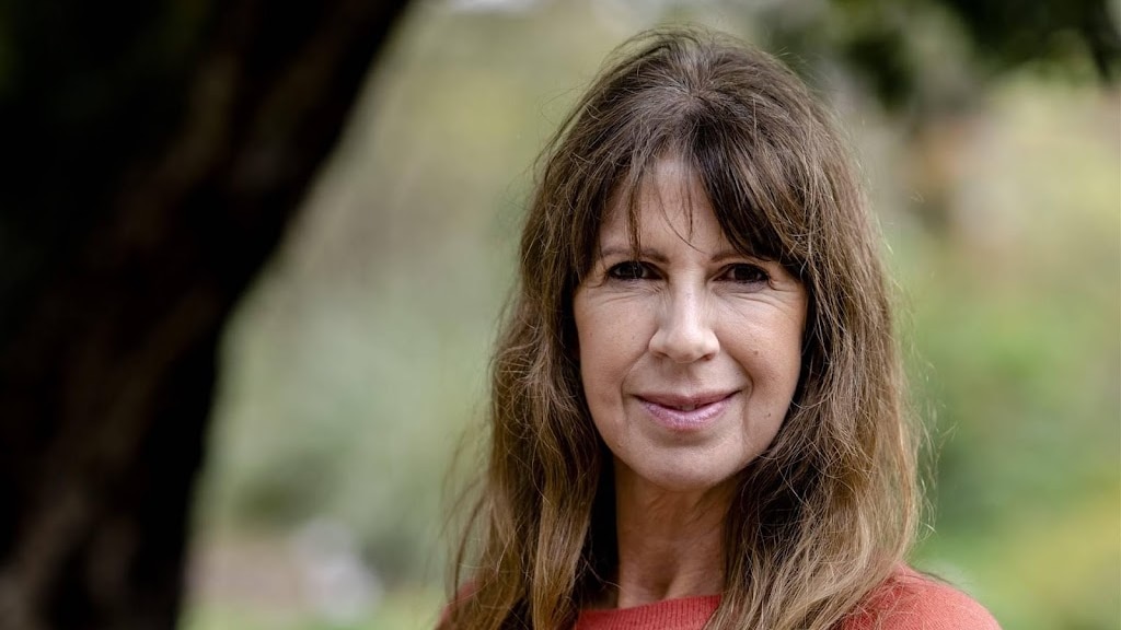 Isa Hoes besloot na ziekte terug te keren in theater: 'Ik word er gelukkig van'