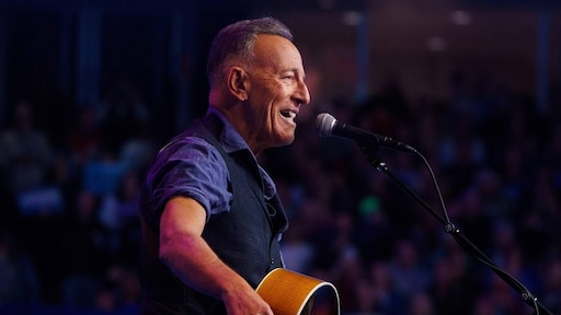 Bruce Springsteen bezoekt set van film over zijn leven