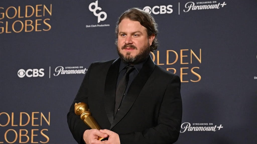 Brady Corbet staat stil bij overlijden Jeff Baena tijdens Golden Globes