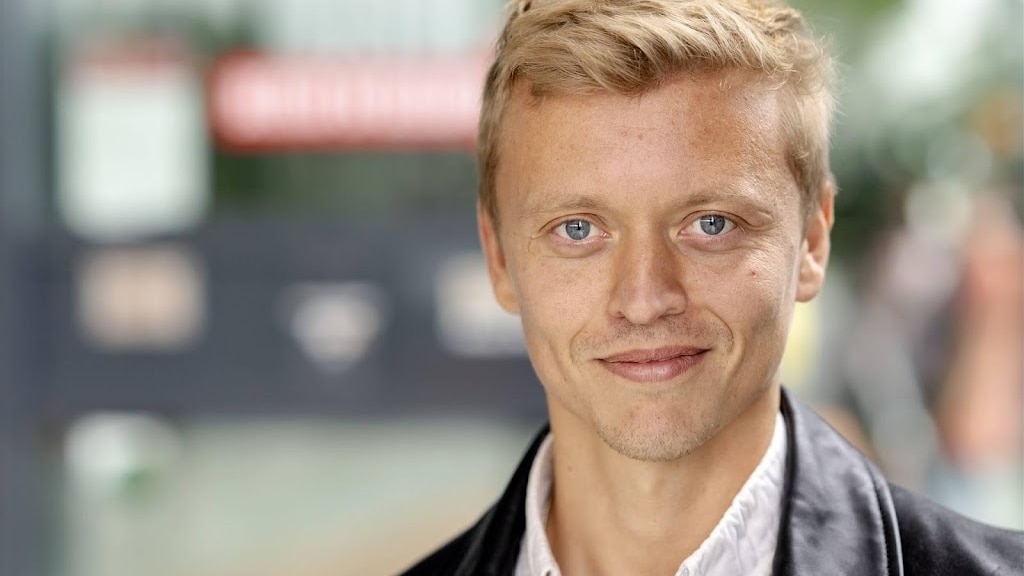 Nicolaas Veul praat ook over zijn eigen zware jeugd in 100 dagen-serie