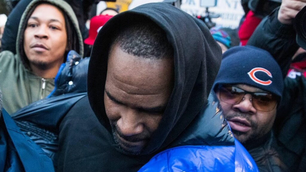 Huilende R. Kelly: 'Ik heb het niet gedaan'