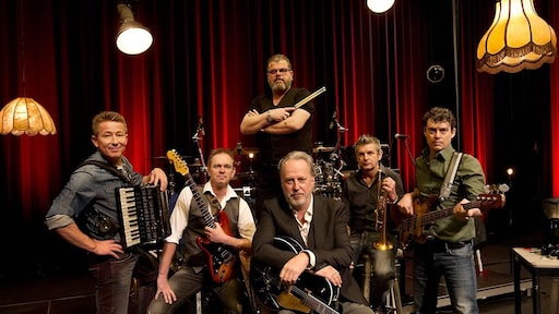 Rowwen Hèze helpt carnavalsvierders met hun kater