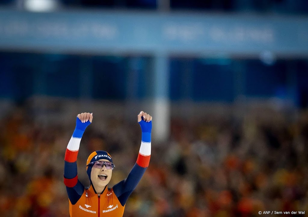 Femke Kok voor het eerst wereldkampioene sprint, De Boo wint ook
