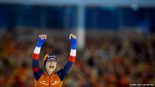 Femke Kok voor het eerst wereldkampioene sprint, De Boo wint ook