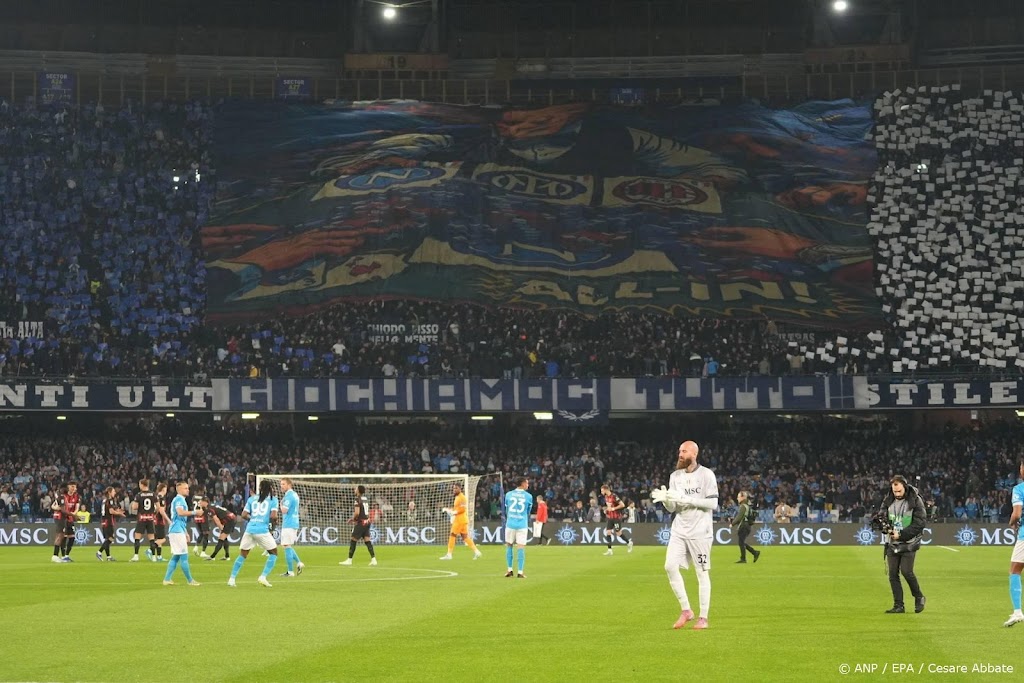 Invaller Politano helpt Napoli aan thuiszege op AC Milan