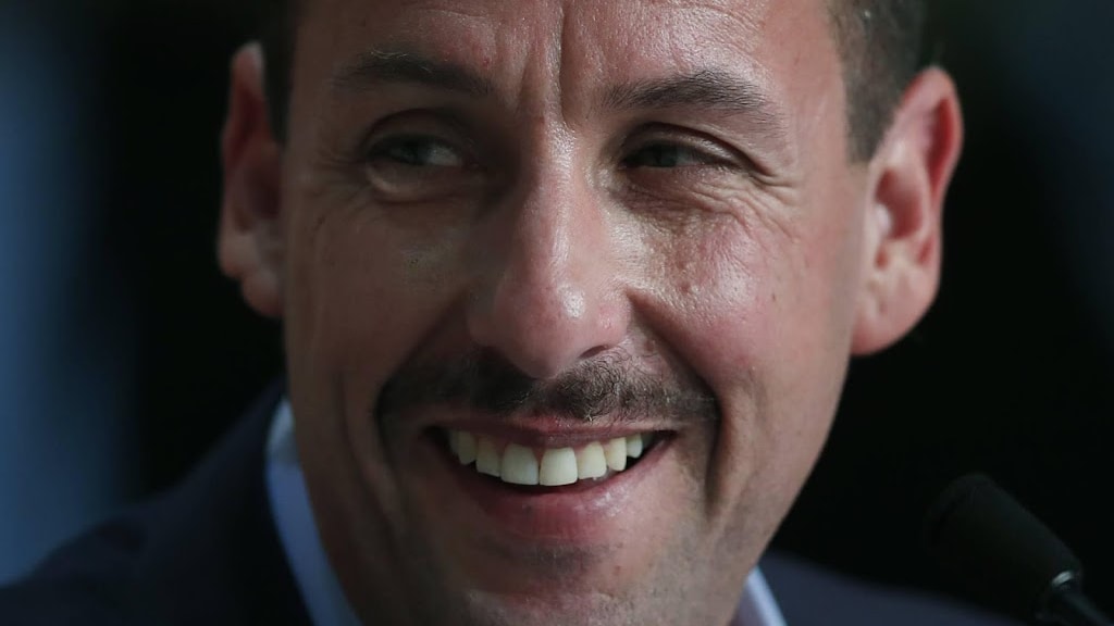 Adam Sandler loopt blauwe plek in gezicht op door bizar incident