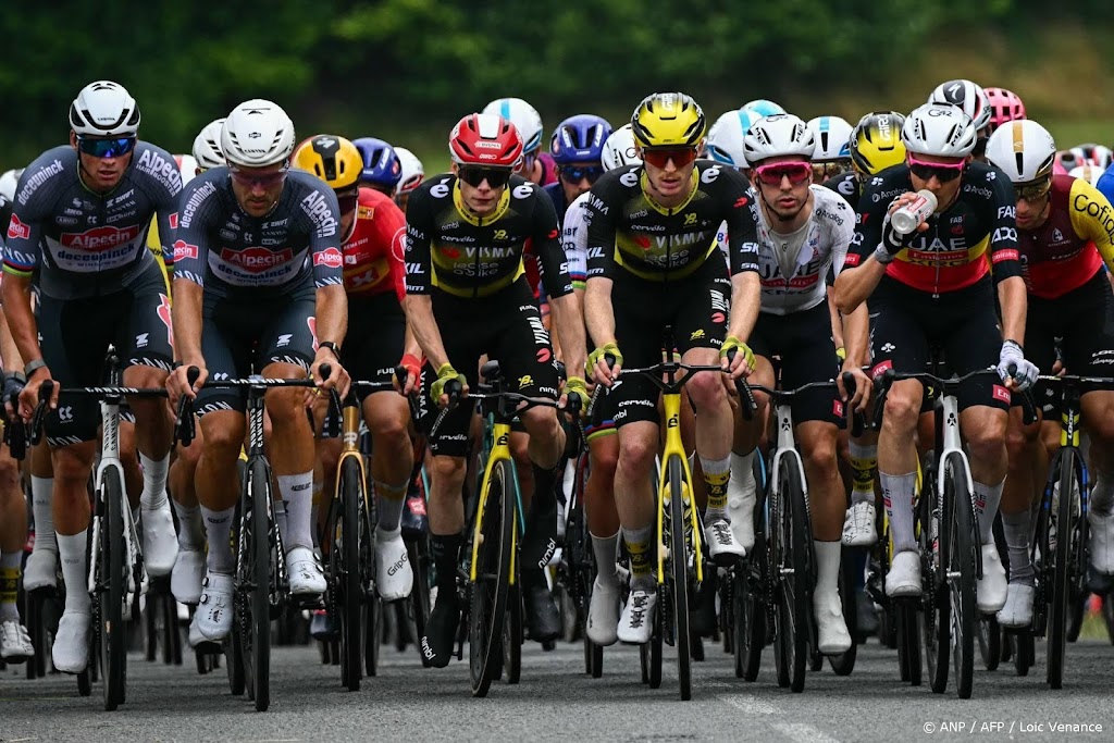 Van der Poel wint tweede etappe en verovert gele trui in Tour