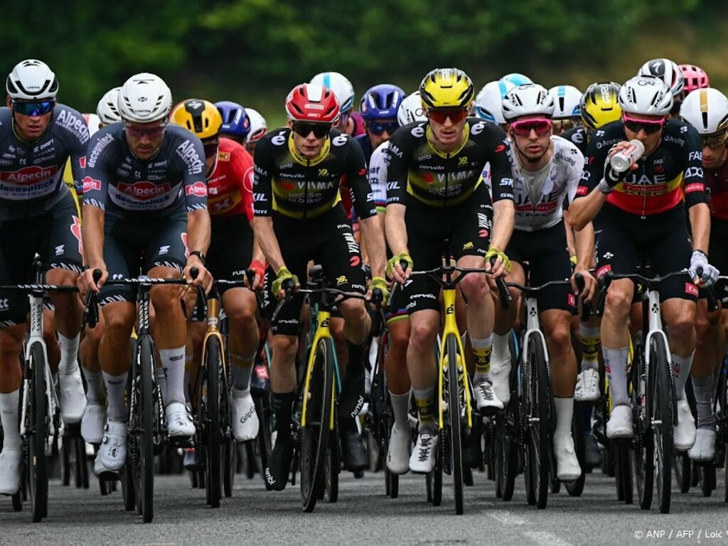 Van der Poel wint tweede etappe en verovert gele trui in Tour