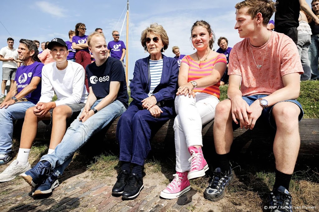 Prinses Margriet bezoekt zeilkamp voor kinderen met kanker