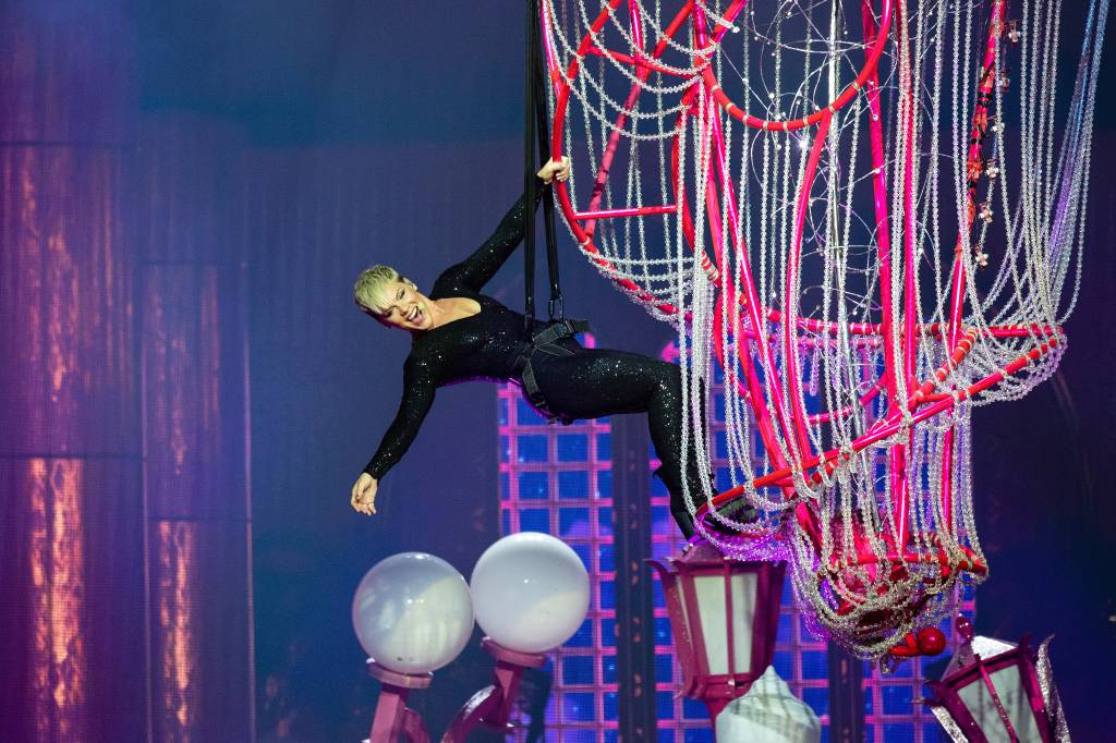 Zieke Pink moet weer concert afzeggen