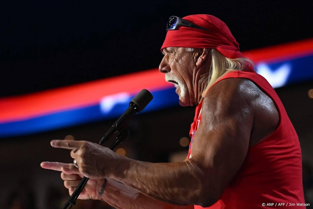 Beroemdheden nemen afscheid van Hulk Hogan tijdens besloten afscheidsdienst