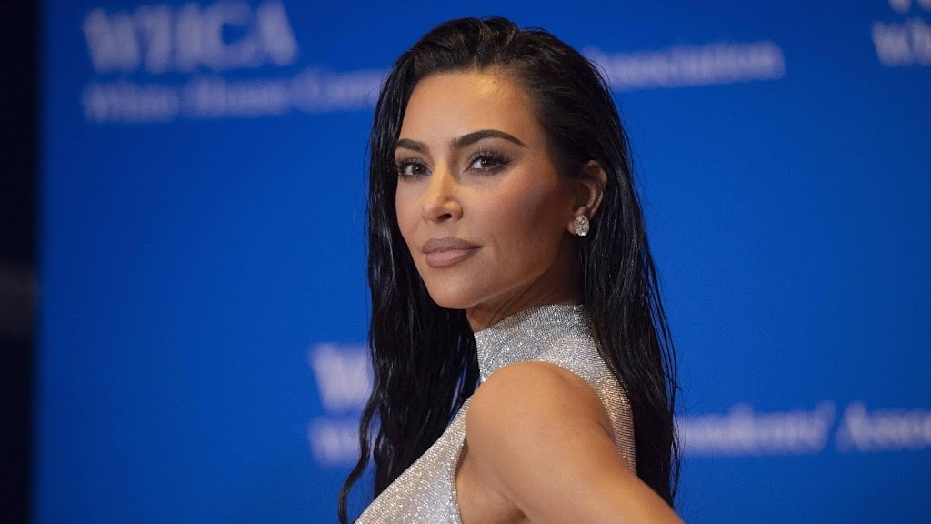 Kim Kardashian 'onherkenbaar' op cover Interview Magazine