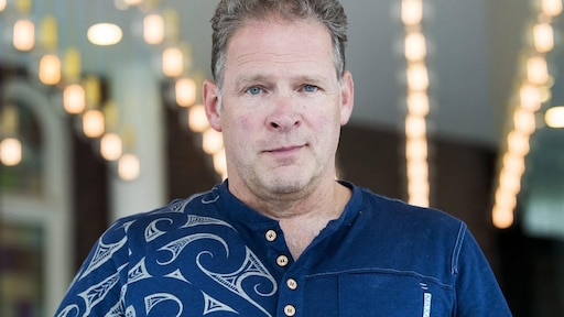 Erik van Muiswinkel reageert op kritiek Hotel Hollandia: 'Geef het meer tijd'