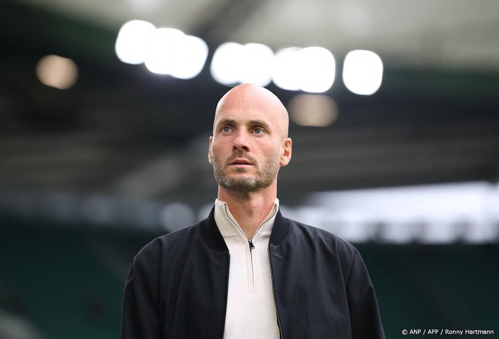 Clubleiding Wolfsburg spreekt vertrouwen uit in trainer Simonis 