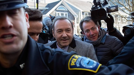 Kevin Spacey zwijgt in alle toonaarden in rechtbank