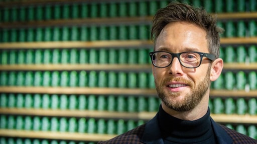 Charly Luske in het gips na snowboarden