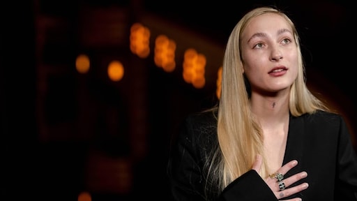 S10 ontmoet haar concurrenten op het songfestival