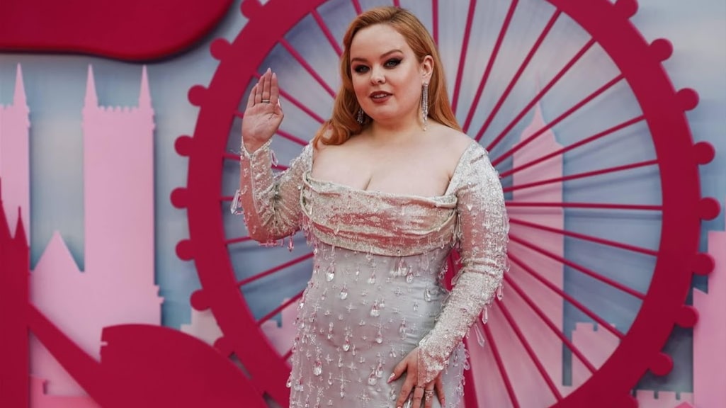 Nicola Coughlan eiste Bridgerton-versie met minder seksscènes voor moeder