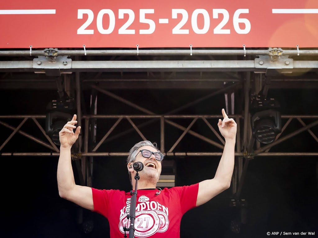 Guus Meeuwis: kampioenschap PSV wordt steeds leuker