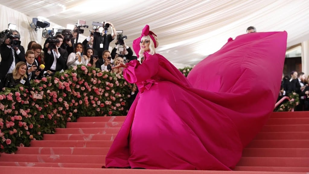 Lady Gaga draagt vier outfits naar Met Gala